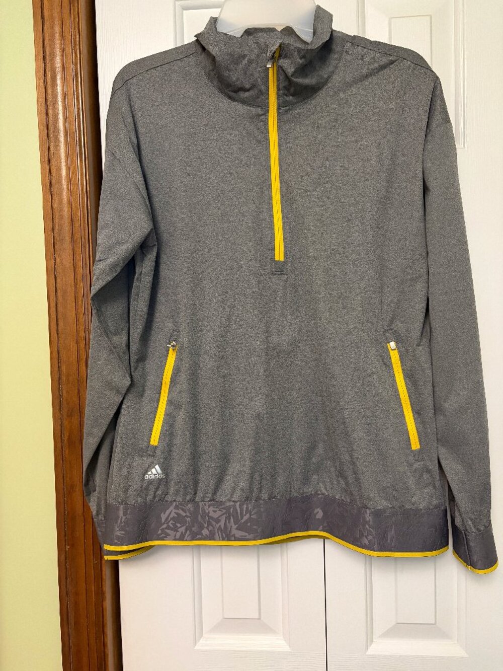 Adidas Women's Grey QTR Zip Pullover - New - Size M